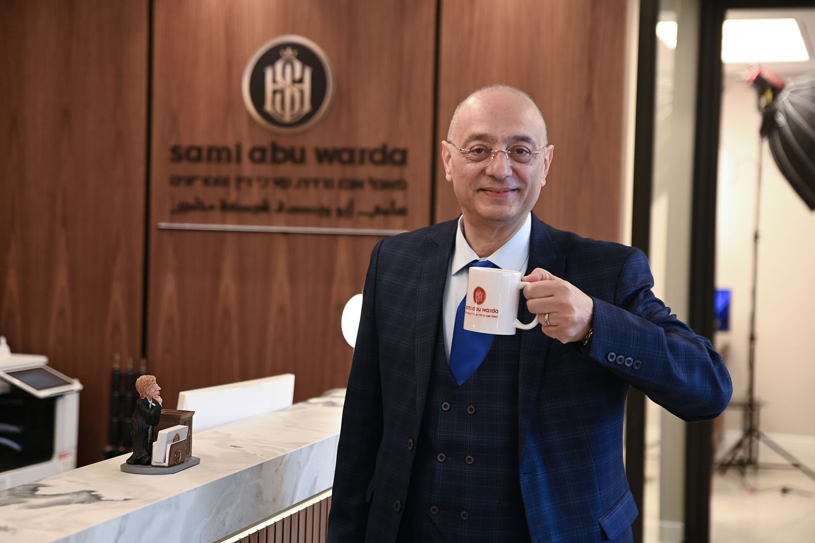 المحامي سامي أبو وردة في المكتب